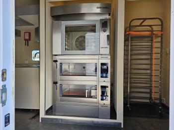 P 280 + trailer  - 2 X SLIDE OUT / CAMPER / WOHNMOBIL